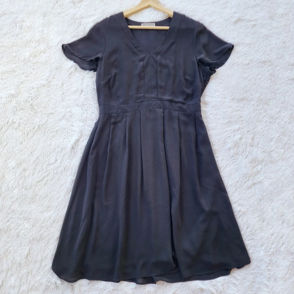 DE Collection Black V-neck Pleated Midi Dress‎